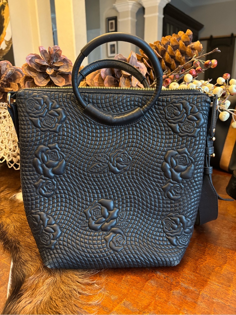 Hobo Maggie Crossbody - Picture 3 of 8